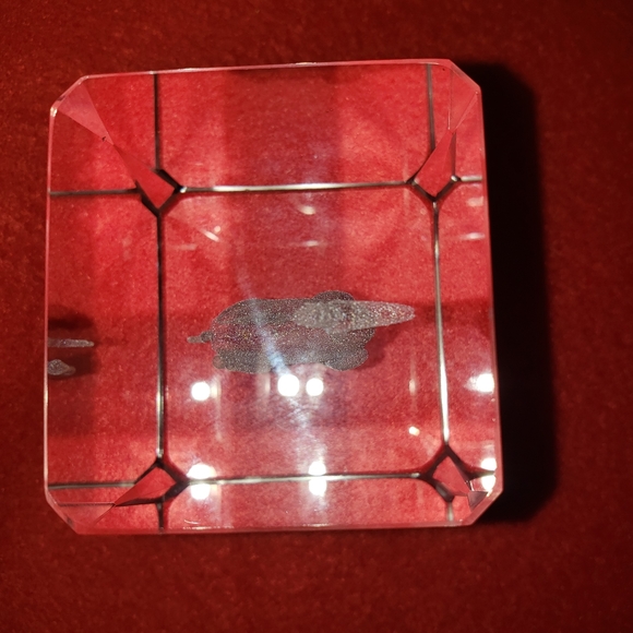 Giraffe Laser Cut Etched Crystal Glass Cube Paper Weight 3D - Picture 4 of 7